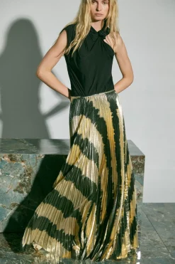 Unfolding Tropics Skirt Bottoms